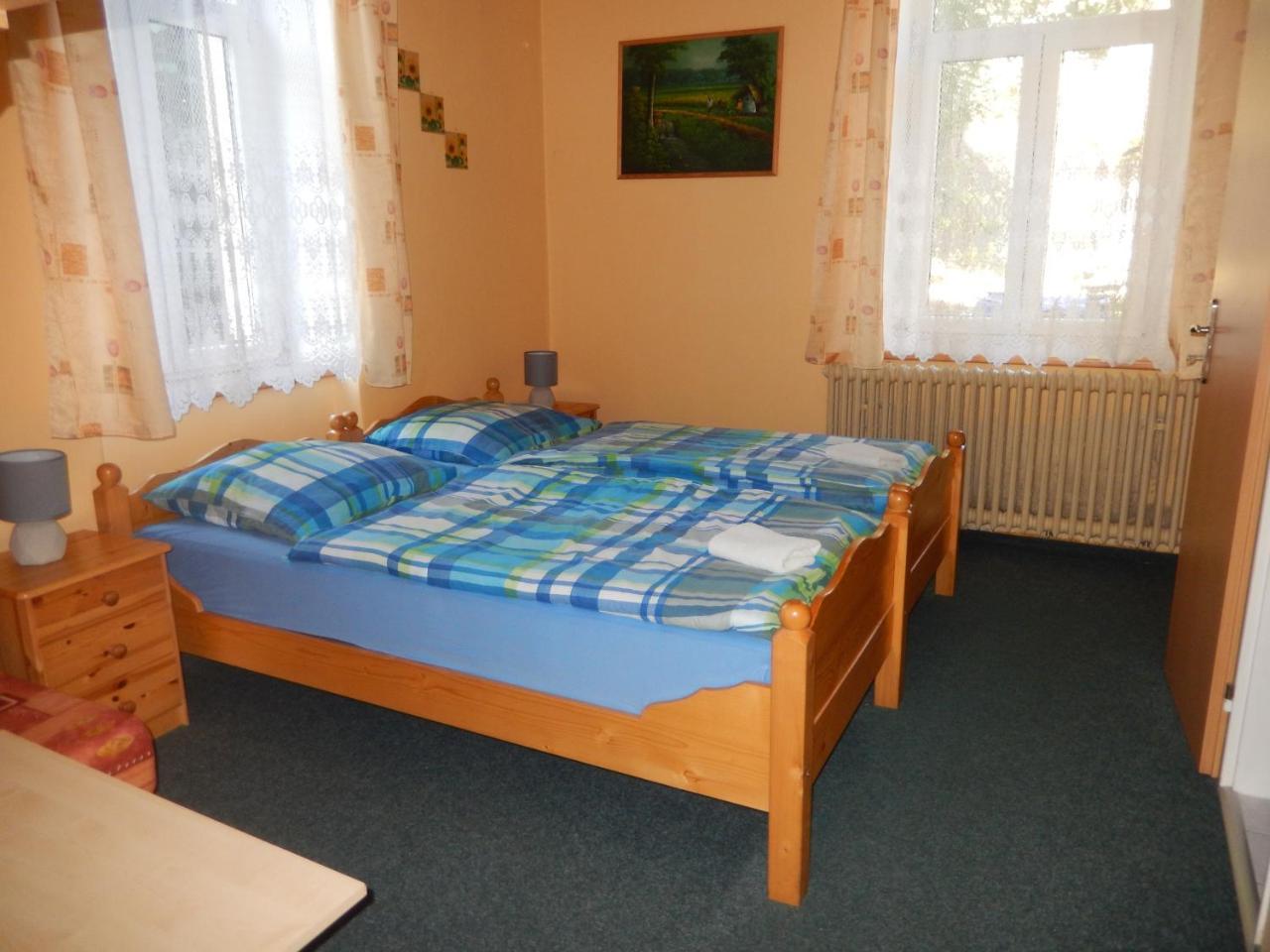PENZION MANĚTÍN u Sv. Barbory Exteriér fotografie